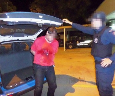 Mestre de obras que jogou álcool em policial leva tiro de borracha 