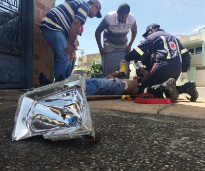 Motorista em camionete foge após provocar acidente em cruzamento do bairro Lapa 