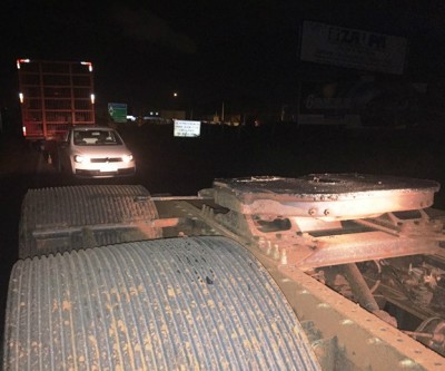 Carreta se solta de cavalo mecânico e interdita meia pista da BR-262