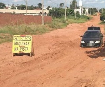 Moradores do Jardim Alvorada e JK reclamam de “atoleiro” e pedem socorro à prefeita 