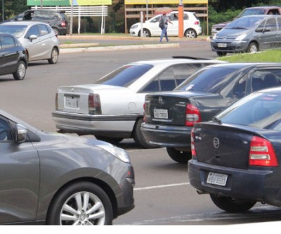 Licenciamento de veículos com placas final 3 e IPVA vencem nesta quarta-feira