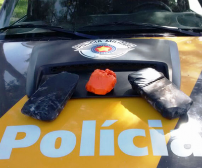 Vendedora de Três Lagoas é presa com “Crack” que estavam escondidos em tanque de Astra 