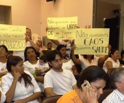 Moradores fazem protesto contra fechamento de unidade de saúde 