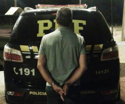 PRF prende foragido durante abordagem em ônibus que seguia para o Recife-PE
