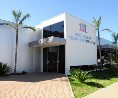 Empresa que deveria ter construído indústria, quer agora, área de 8 quarteirões