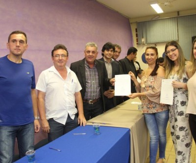 Prefeitura empossa aprovados em concurso para cargos na Saúde e Assistência Social