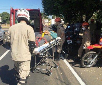 Colisão entre carro e moto deixa uma pessoa ferida em Três Lagoas