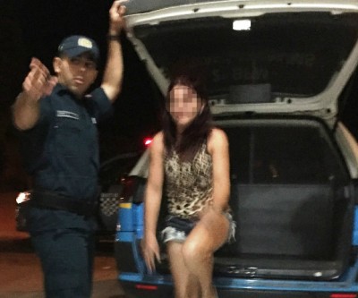 Jovem que não obedeceu à ordem de parada em blitz é detida e levada até a DEPAC