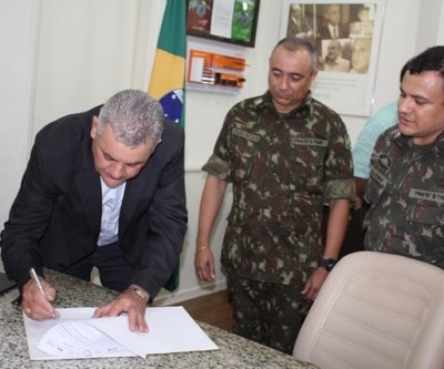 Prefeito é empossado como Presidente da Junta Militar