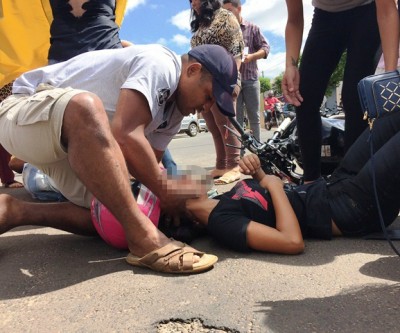 Mesmo de folga, bombeiro faz o resgate de vítimas de acidente de trânsito no Centro 