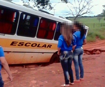 Mesmo gastando R$ 1 milhão ao mês em transporte, alunos da área rural não conseguem chegar à escola 