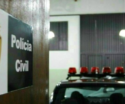 Por causa de carregador de celular, marido arremessa máquina de costura contra esposa