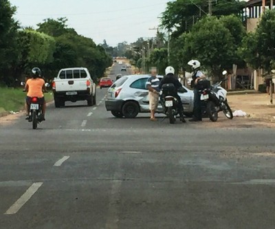 Sinalização confusa em cruzamento causa mais um acidente no Santos Dumont 