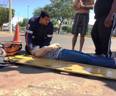 Mulher de 54 anos em Shineray é atingida por carro que foge do local 
