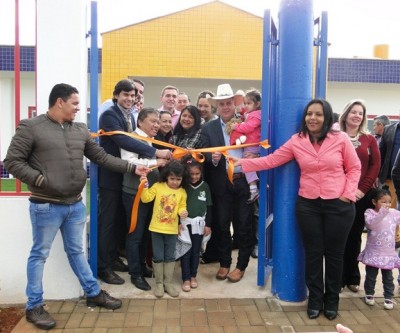 Vereadores participam de inauguração de Centro de Educação infantil no Novo Oeste