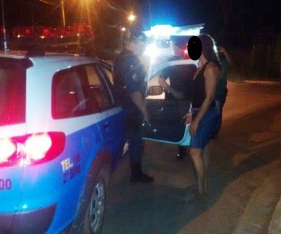 Após encontrar o marido em casa noturna, mulher arma “barraco” e acaba presa 