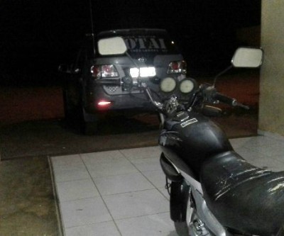 Moto sem queixa de furto ou roubo é encontrada abandonada em terreno baldio no São Carlos 