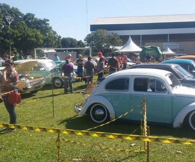 7º Encontro de Carros Antigos reúne raridades na Lagoa Maior 