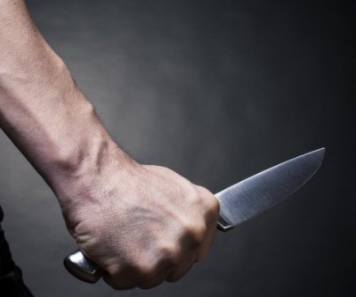 Homem dá ‘de louco’, invade residência e agride ex-mulher com faca