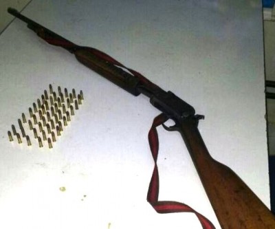 Polícia Rodoviária encontra espingarda e munições em fundo falso de camionete 