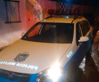 Professora é assaltada por dois bandidos no momento em que deixava escola na Vila Piloto 