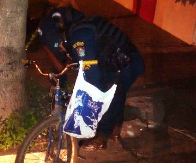 Sacola em bicicleta desperta curiosidade em denunciante que aciona a Polícia Militar