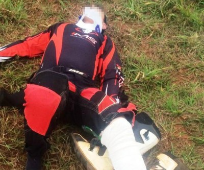 Piloto de MotoCross sofre acidente e é socorrido pelos bombeiros 
