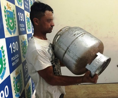Ladrão é preso em flagrante quando deixava residência invadida no bairro Lapa 