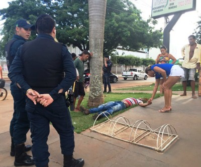 “Bebum” cai em via pública e ao ser atendido, nega socorro do SAMU 