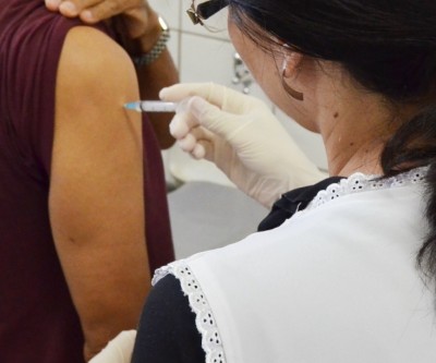 Secretaria da Saúde inicia campanha contra HPV e Meningo C em escola municipal