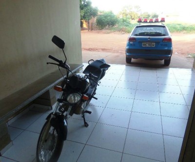 Moto furtada em residência é encontrada no início da manhã deste sábado 