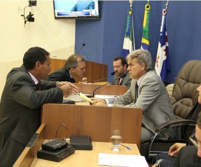 Vereadores aprovam quatro projetos e discutem outros oito