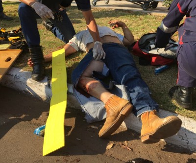 Piloto de Twister bate em moto, foge e bate novamente na outra esquina