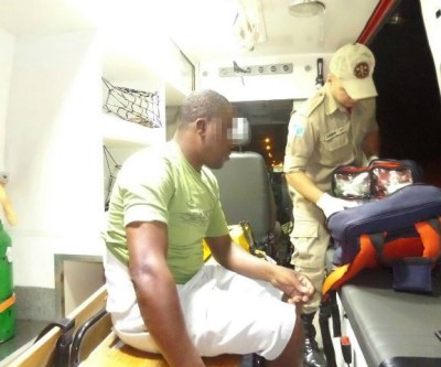 Haitiano causa acidente e piloto de moto foge do local sem prestar socorro 