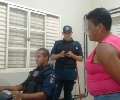 Após beber por mais de 3h, mulher fica bêbada e não paga a conta em bar 