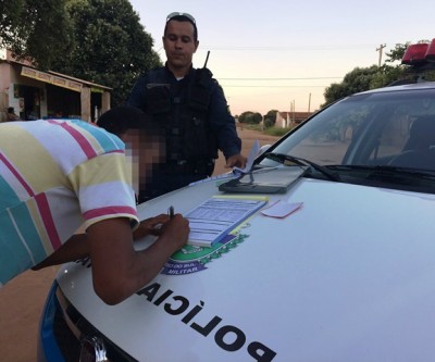 Ao testar o motor da moto, servente se dá mal e têm veículo apreendido no bairro Vila Verde