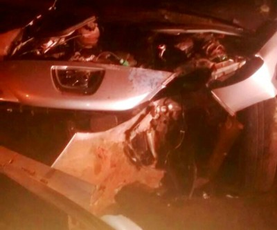 Três-lagoense fica ferida ao bater carro contra poste na madrugada