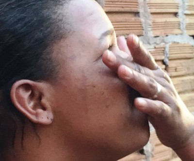 Mãe de quatro filhos que teve casa incendiada pede ajuda para recomeçar sua vida 