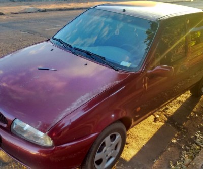Mulher se joga de carro em movimento para fugir de ameaças com faca de ex