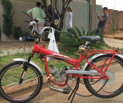 Idoso em bicicleta motorizada é atingido por Van em acidente 