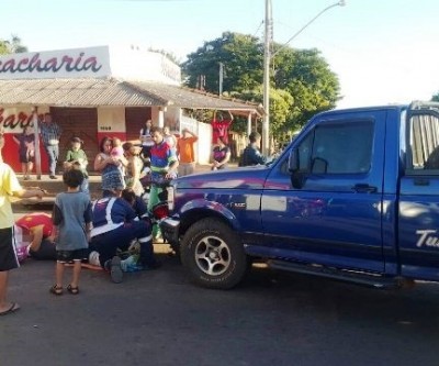 Mulher que pilotava moto tem perda de tecido em acidente