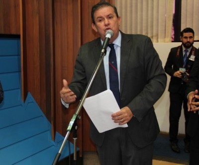 Eduardo Rocha apresenta Moção de Pesar a família de Fernando Milan e todos assinam