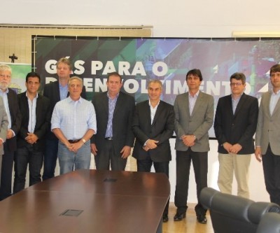 Deputado Eduardo Rocha representa AL em assinatura de parceria entre Governo e Fibria