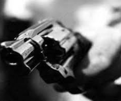 Amigos são ameaçados com arma de fogo e roubados por dupla no Bairro Santos Dumont