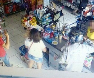 Câmeras de segurança registram ação de assaltantes 