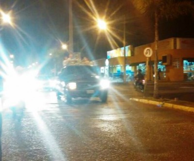 Imagem de Nossa Senhora chega a Três Lagoas e fiéis seguem em carreata até a Paróquia Santa Luzia 