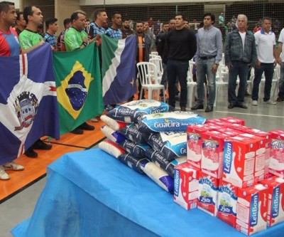 SEJUVEL de Três Lagoas distribui 160 kg de arroz e mais de 110 litros de leite