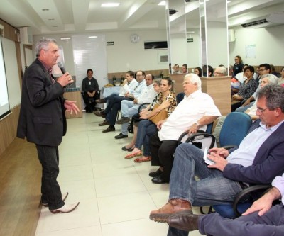 Prefeito promove encontro regional para discussão do atendimento hospitalar