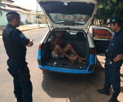 Policial à paisana percebe furto, segue o ladrão e esclarece crime 
