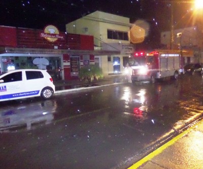 Cobra causa medo entre moradores que acionam o Corpo de Bombeiros para fazer sua captura 